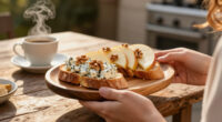 Crostini Con Formaggio Roquefort, Mele E Noci